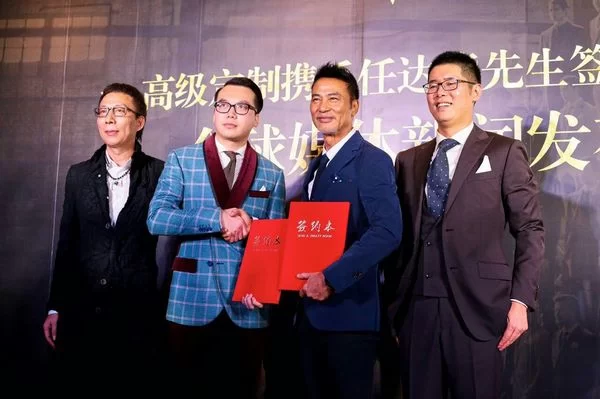 任达华代言VK正装,11月18日同登“百男大秀”T台!(图3) 任达华代言VK正装,11月18日同登“百男大秀”T台!(图3)