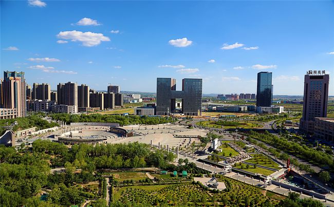 20年建设焕然一新 陕西榆林城区变得更大更美更宜居(图1) 俯瞰榆林高新区阳光广场一景