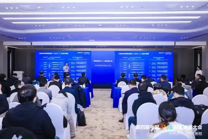 AI时代，互联网要变得“会思考”